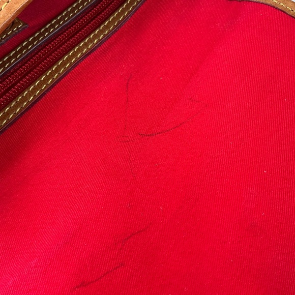 Dooney‎ & Bourke Tan Leather Crossbody Flap Saddle Bag Gold Heart Clasp Vintage - Picture 12 of 12